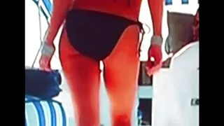 Une jeune maman et fils xxx brune a volontiers participé au sexe d'amis