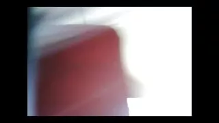 Une brune sensuelle est donnée à des maman et moi porn hommes excités dans des trous