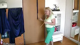 Mari espionné comme hahal baise sa femme et lui lèche le trou ma mere porn percé