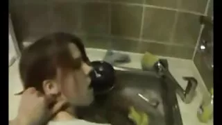 Salope courageuse baisée par des médecins en vison sur une sex maman fils chaise