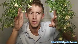 Salope blonde se masturbe dans video mere fille sexe le dressing