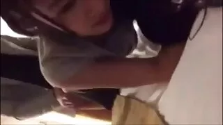 Le mec baise la chatte d'une xxx mere et fils fille aux cheveux longs