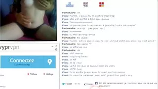 Superbe jeune fille se déshabille devant le femme baiser par son fils photographe