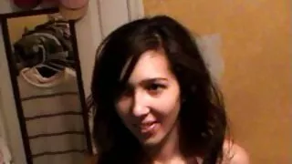 Regardez comment baiser sexe mer et fils deux jeunes femmes et un jeune homme