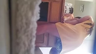 Les mecs finissaient à tour de rôle la chatte d'une chienne blanche comme neige avec porno francais mere et fille leur sperme