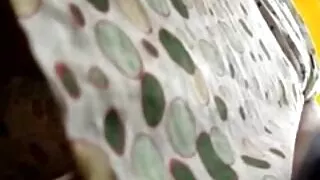 Superbe video lesbienne maman fille appréciant la bite de son petit ami