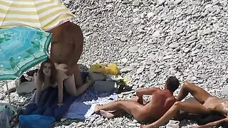Un homme a baisé des filles video x maman russes avec un boulon