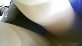 Jeunes xxx mere fils lesbiennes se masturbant allongées à côté