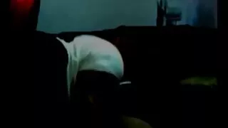 Poussin porno mere et fils dans la cuisine d'ébène rampant baisé dans une variété de positions