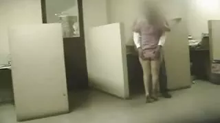 Un mec en uniforme maigre baisé sexe fille et mere très fort