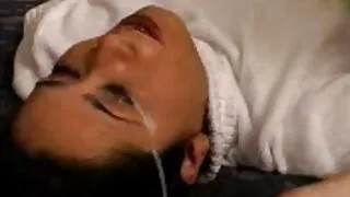 Au soleil se prélasser belle sex maman et fils fille sans culotte