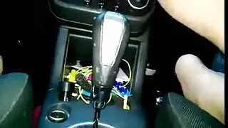 Belle video de sexe entre mere et fille blonde baisée par des frères excités