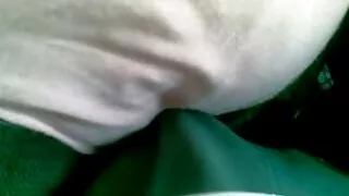 Des filles ivres sucées avec enthousiasme par un inconnu dans la discothèque xxx mere fille
