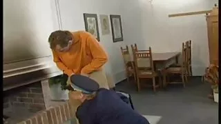 Reçu porn mere et fille par un mec bien-aimé beau sexe sur le sol