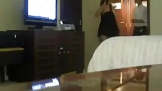 Deux porn mère et son fils filles passionnées s'embrassent et se dépêchent d'avoir un frisson intime